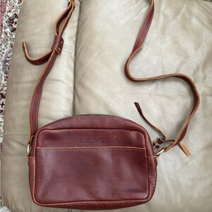 Elegant Chestnut Leather Crossbody Bag
